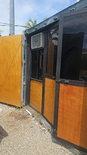 Contenedor tipo sala de juntas 